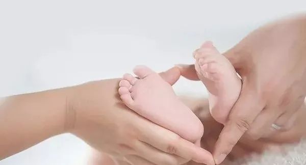 刚出生宝宝怎么带比较好